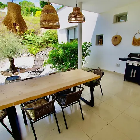 Cinta: Luxurious 6-person With Private Pool And Bbq Villa