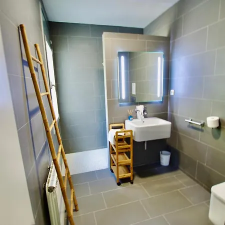 Cinta: Luxurious 6-person With Private Pool And Bbq Villa *