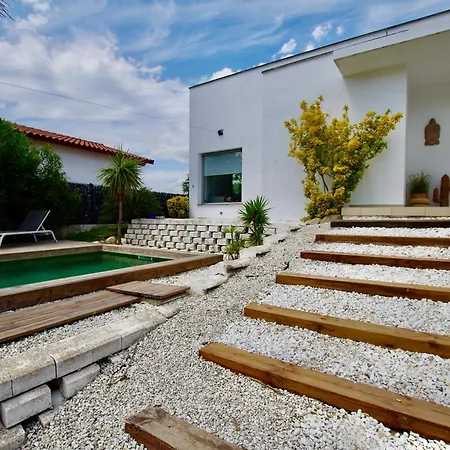 Villa Cinta: Luxurious 6-person With Private Pool And Bbq Massanet De La Selva